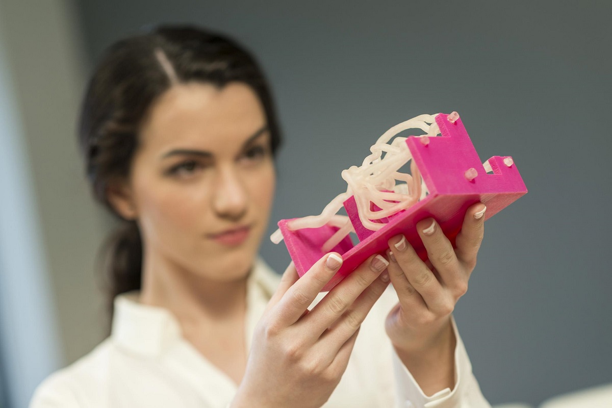 J750 DAP 3D列印機製作呈現細節和細微結構的醫療3D模型，具真實的觸覺