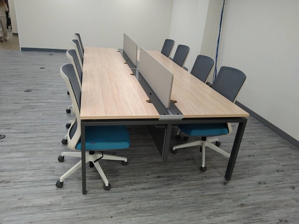 全新辦公桌助協會打造舒適辦公空間