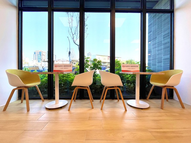 震旦集團捐贈海爾椅，提供弘道臺中服務處的服務場域－生活實驗室中使用。