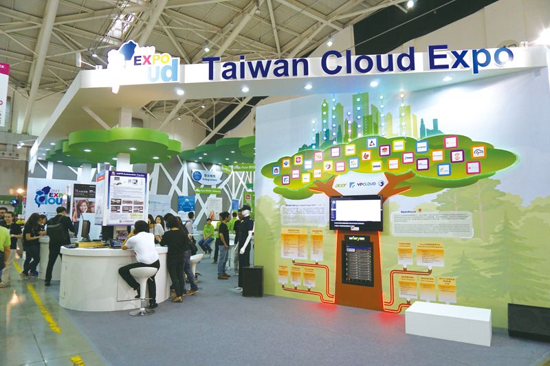 台北國際電腦展-台灣雲端主題館吸引眾多參觀人潮，「震旦mPOS」O2O方案成為關注焦點。