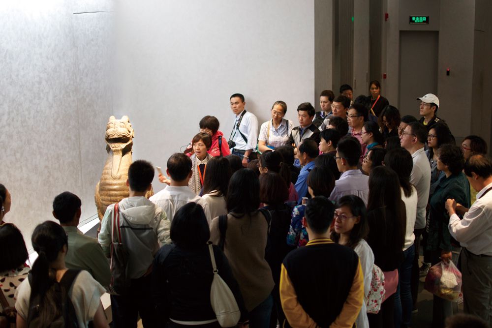 博物館安排的全館導覽吸引大批觀眾