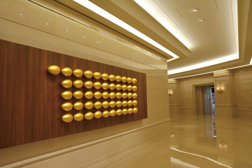 震旦大樓的金蛋牆，今年累積第51顆金蛋，象徵集團生生不息的精神。 