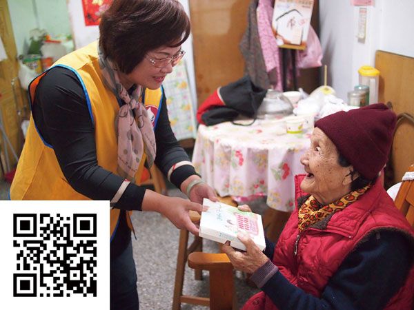 甘霖基金會每日由送餐志工將900份營養餐盒送給弱勢獨居老人暨身心障礙者，讓他們感受滿滿的溫暖與愛。