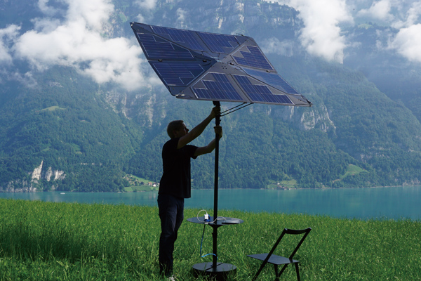 設計師Ville Kokkonen與Exel公司合作推出的「太陽能傘」