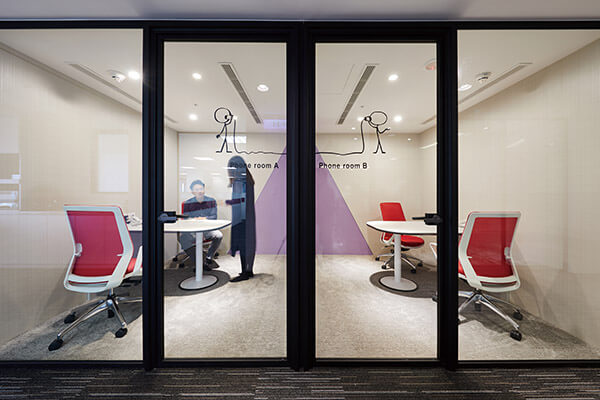 獨立的Phone room，在開放式辦公室中提供具隱私、不受干擾的辦公空間