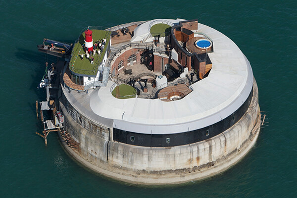 最硬挺的海上飯店——Spitbank fort