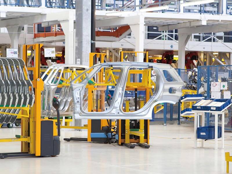 車體產線－未來趨勢已朝向無人化工廠結合ROBOT自動焊接流程