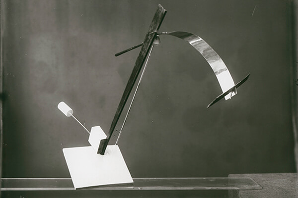 László Moholy-Nagy帶領的新生課程所創作的燈具習作。