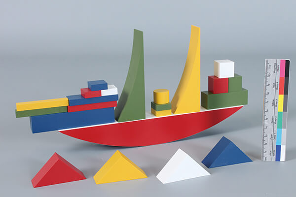 造船積木遊戲，曾在包浩斯設計改造下展現簡約風格
