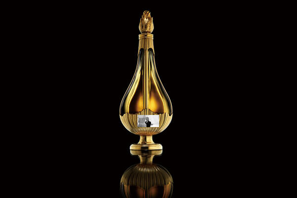 1963年以品牌之名推出的香水