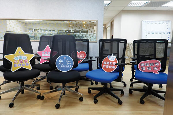 全新辦公椅讓行政人員能更舒適安心的辦公