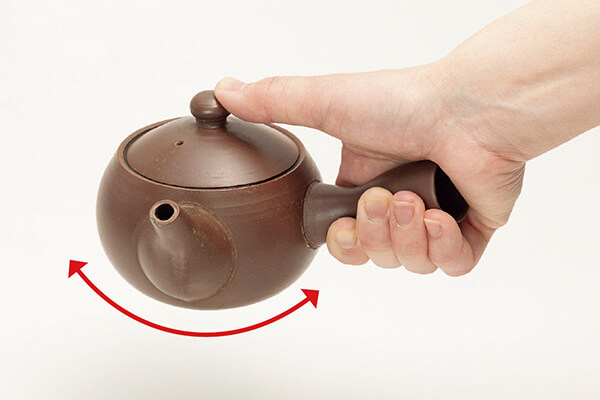 急速搖晃茶壺反而會使茶湯變苦。