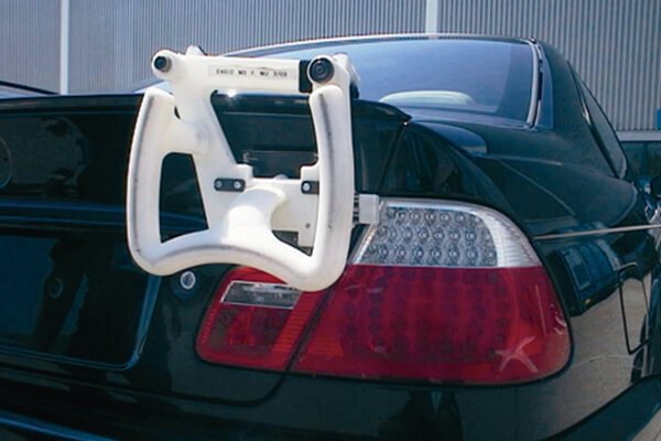 BMW工廠使用3D列印製造符合人體工程學的裝配輔助裝置，其性能遠勝於傳統製造工具。