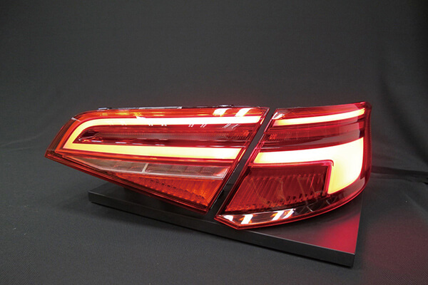 Audi使用Stratasys J750全彩多材料3D印表機進行尾燈罩的原型設計