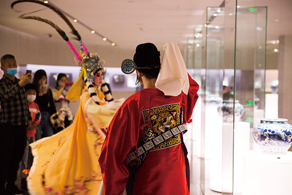 圖二：博物館常設展廳內的淮劇快閃活動