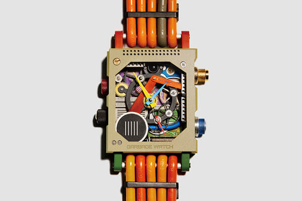 五彩繽紛的「垃圾錶」，其實零組件都來自廢棄電子產品的回收再利用。 