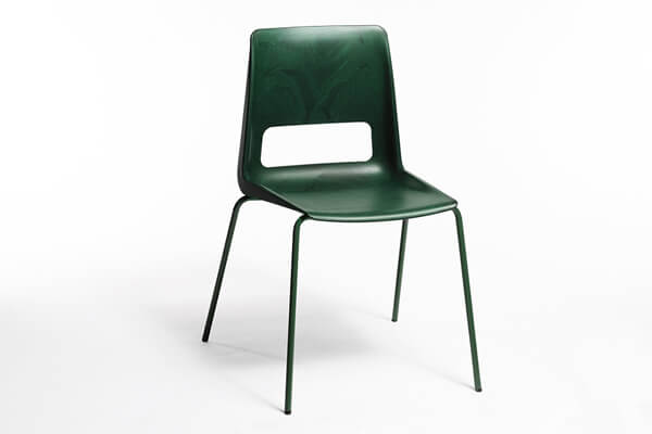 挪威的S-1500 Chair，同樣利用廢棄漁網再製而成。