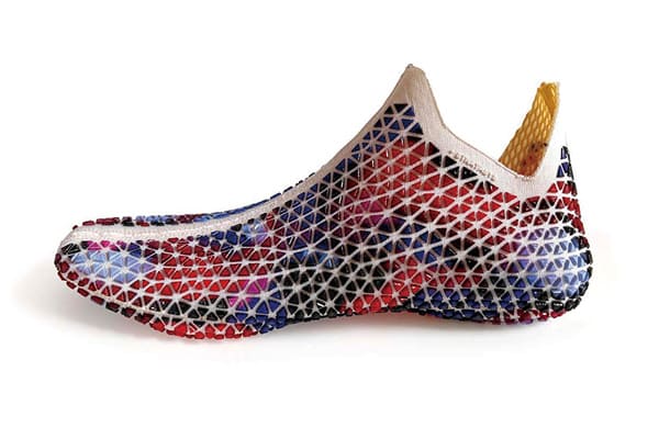 Assa Ashuach 的 3D列印鞋款，具有鞋底感測器，能夠紀錄穿鞋者運動數據。