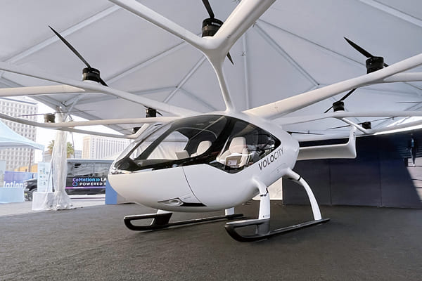 Volocopter的概念是電動直升機，在人口稠密的大都市建立小型停靠站，提供空中計程車服務。