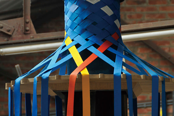 「繩索椅」運用「條編」技藝，體現「傳統工藝再創新」的魅力。 