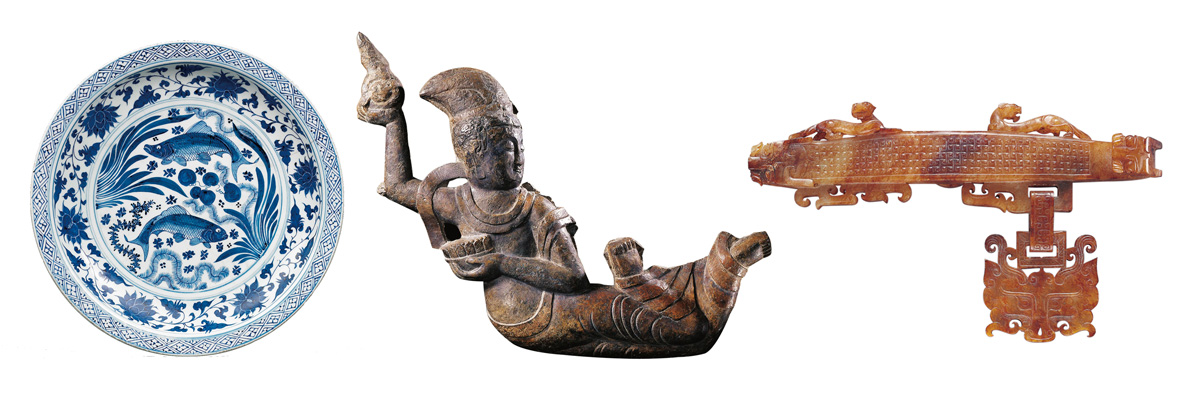 由左至右：元代 青花雙魚藻紋大盤、北齊 飛天像、戰國晚期 玉獸首大帶鉤