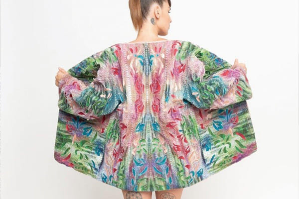 Goldstein 與 Stratasys 合作，透過直接紡織3D列印結合工藝刺繡，訂製日式風格連衣裙時裝設計。