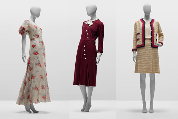 香奈兒在1935年以絲質印花柯根紗設計的時裝（左圖）。香奈兒在1935年以羊毛針織螺紋布料所設計的作品（中圖）。香奈兒在1964年推出的經典斜紋軟呢套裝（右圖）。