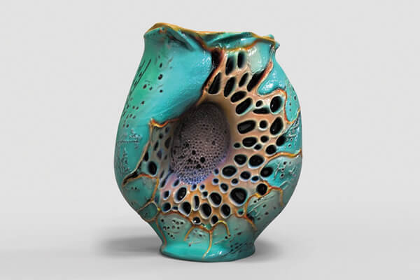 「艾達」所設計的花瓶、盤皿。