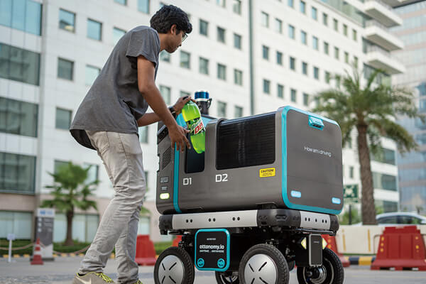 自駕型送貨機器人能為餐飲服務業、電商提供快捷的運輸服務。