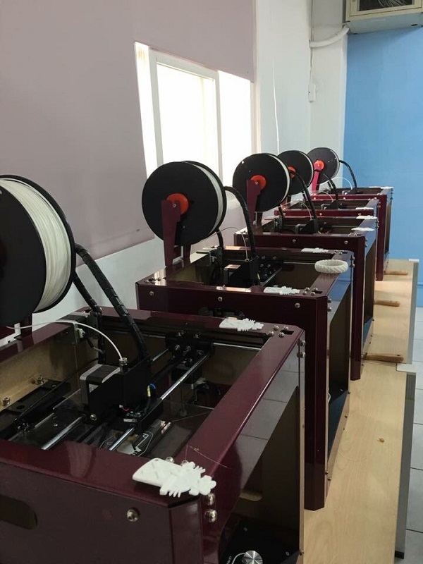 自造教育及科技中心|彰化彰安國中x雷射切割機教學 結合彰化在地傳統工藝特色,規劃木工手作、程式與3D設計,未來將建置電機電子職群實習教室。