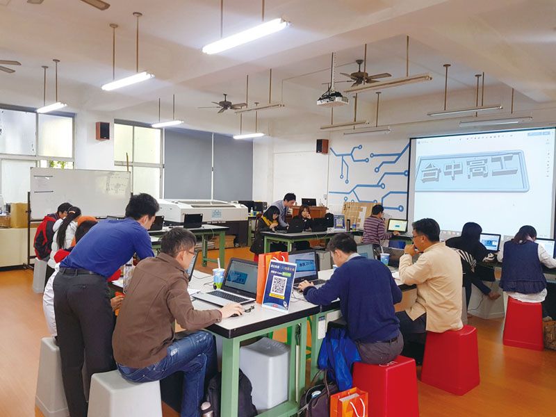 「震旦自造教育工作坊」 前進台中高工展演3D列印製作過程創新教學可能 「震旦自造教育工作坊」 前進台中高工展演3D列印製作過程創新教學可能