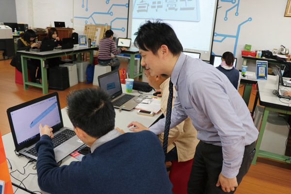 「震旦自造教育工作坊」 前進台中高工展演3D列印製作過程創新教學可能 「震旦自造教育工作坊」 前進台中高工展演3D列印製作過程創新教學可能