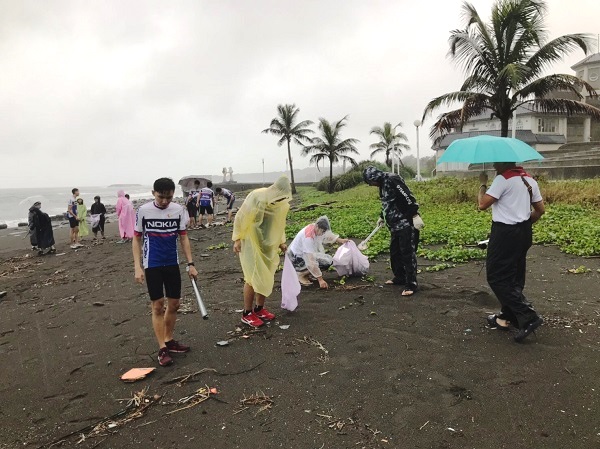 震旦OA東高雄 X 台北市失親兒福利基金會高雄服務處|旗津淨灘活動 震旦OA東高雄 X 台北市失親兒福利基金會高雄服務處|旗津淨灘活動