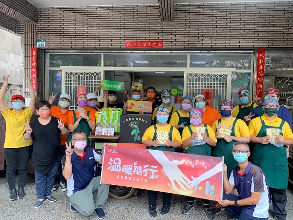 震旦OA南高雄 X 社團法人高雄市小草關懷協會|協助身心障礙者製作秋節禮品 震旦OA南高雄 X 社團法人高雄市小草關懷協會|協助身心障礙者製作秋節禮品