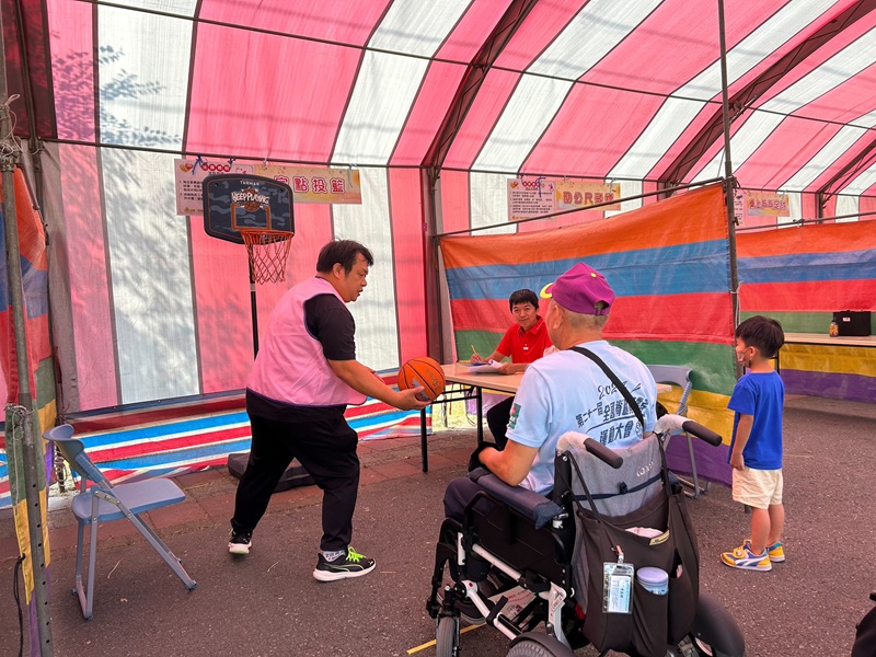 震旦OA員林_社團法人彰化縣脊髓損傷重建協會 _陪伴傷友 用輪椅推動希望