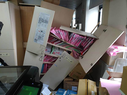 台北大安區公所櫃子毀損/圖片翻攝自中時電子報