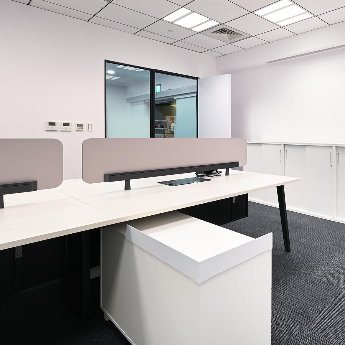 OA辦公桌尺寸一覽表！升降辦公桌、屏風辦公桌選購推薦