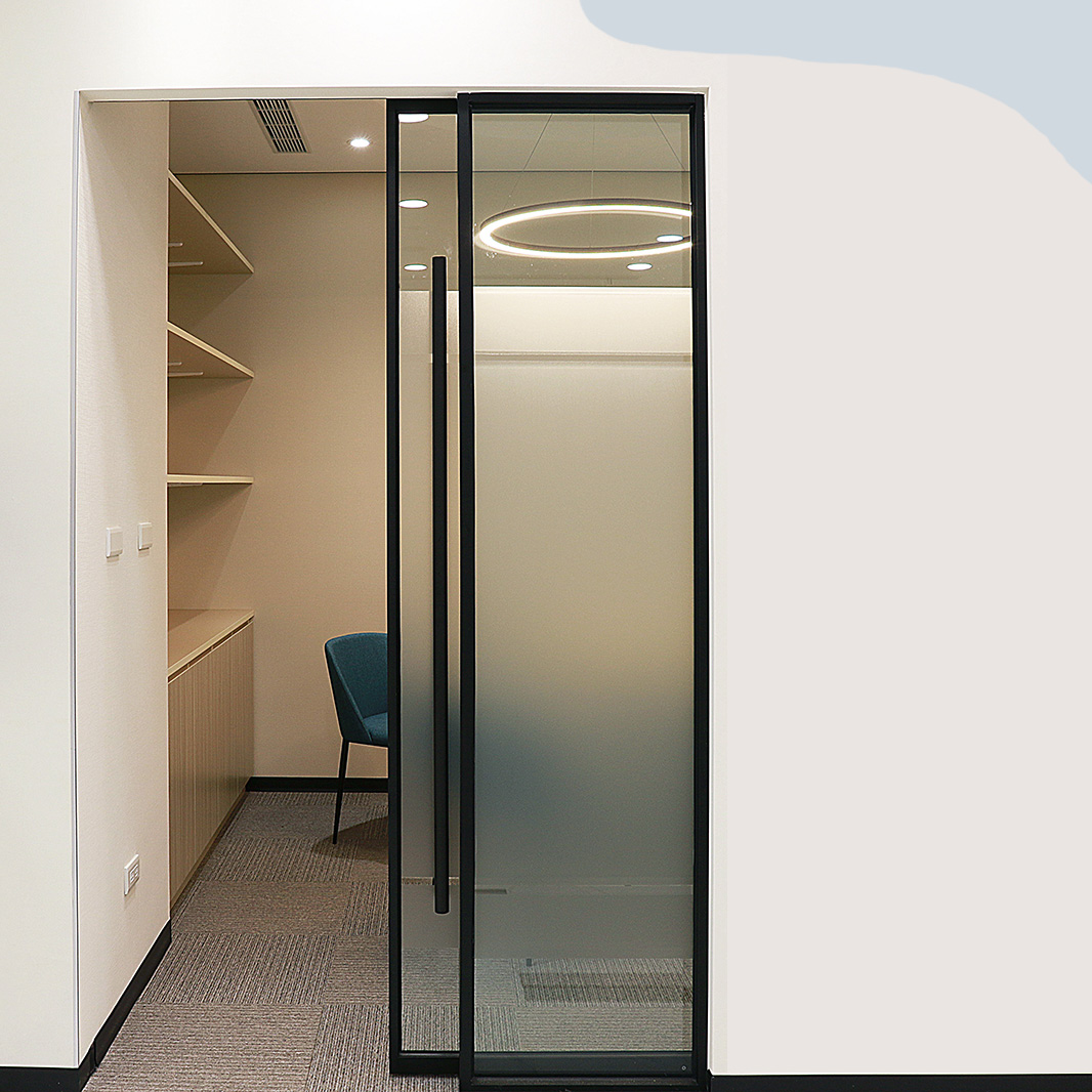 辦公室隔間、辦公桌尺寸與風水有關係？淺談辦公室風水基本六原則