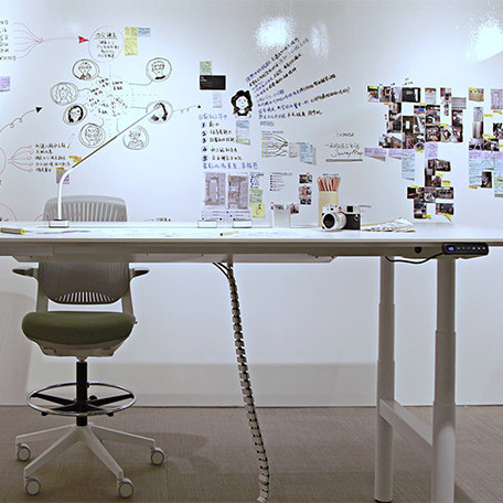 健康辦公必備！電動／手動升降桌使用比較與推薦