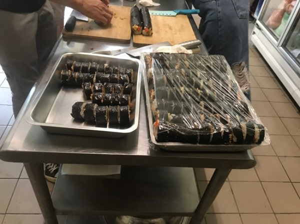 震旦家具東台南 X 高雄市生命源全人關懷協會|包壽司關懷送暖活動 震旦家具東台南 X 高雄市生命源全人關懷協會|包壽司關懷送暖活動