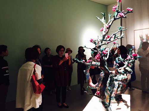 5月18日世界博物館日,震旦博物館受到參觀者關注,盛況空前! 韓國團參觀周春芽展覽