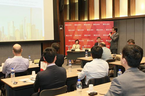 香港城市大學EMBA班參訪震旦集團 交流企業經營機遇與挑戰 集團策略室賀俊強總經理為香港貴賓介紹集團簡介