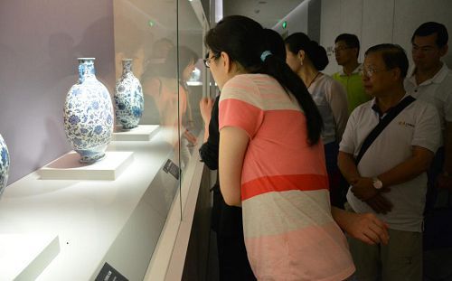 復旦臺大EMBA貴賓蒞臨震旦 博物館館藏介紹,共享文化饗宴