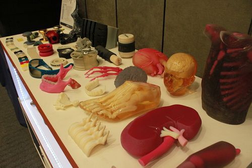 震旦通業「2015 Stratasys 3D列印用戶大會」全球大廠來台 現場展示3D列印成品