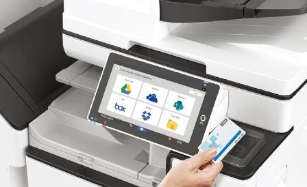 震旦推出「AI智慧解決方案」，整合AI-OCR實現單據與證件辨識自動化，提升工作效率。