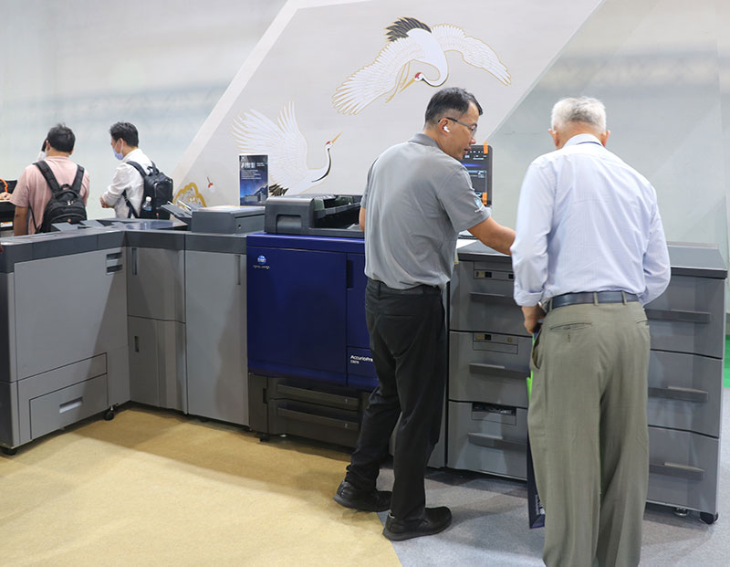  FARO CREAFORM HandySCAN 3D｜EVO 手持式 3D 量測方案，結合 AR 視覺化技術協助現場快速完成掃描、比對與偏差判讀，提升檢測效率。