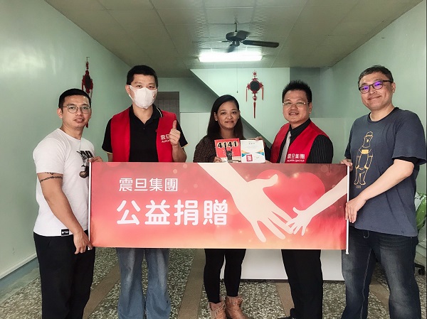 【公益捐贈】醫療財團法人南迴基金會_翻越中央山脈,震旦集團以行動支持南迴 震旦家具柳滄彬經理代表集團捐贈辦公家具