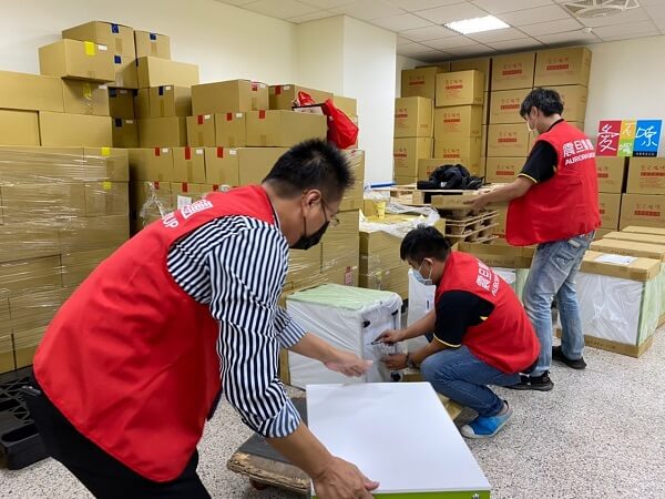 【公益捐贈】財團法人中華民國唐氏症基金會_做唐寶寶堅強後盾 震旦志工們展現團隊合作,迅速組裝定位