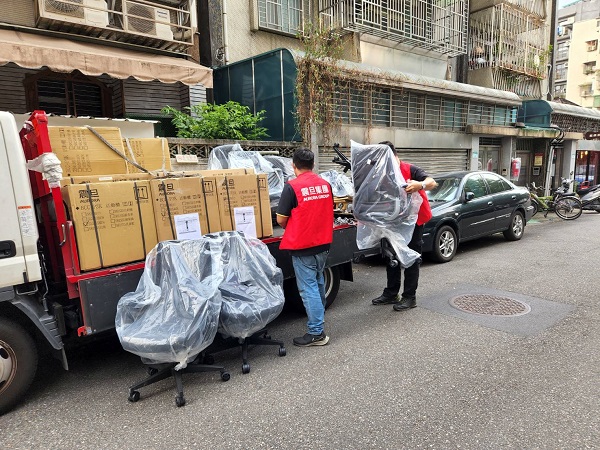 【公益捐贈】財團法人台北市王雲五基金會_震旦集團支持自學精神與偏鄉閱讀推廣 震旦集團捐贈全新檔案櫃,讓機構擁有舒適優質的辦公環境