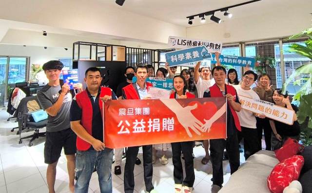 【公益捐贈】社團法人台灣線上教育發展協會_完善辦公新據點,助力孩子的未來 北台中分公司李承叡經理代表集團捐贈辦公家具。